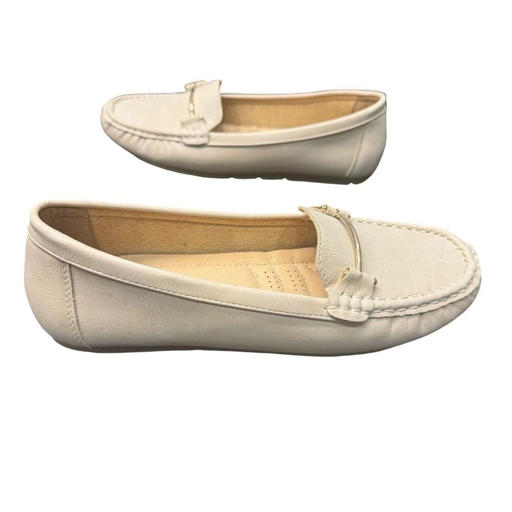 N.G.N.D. Women’s Loafers Size 6 Cream Slip On Round Toe Classic NWOB